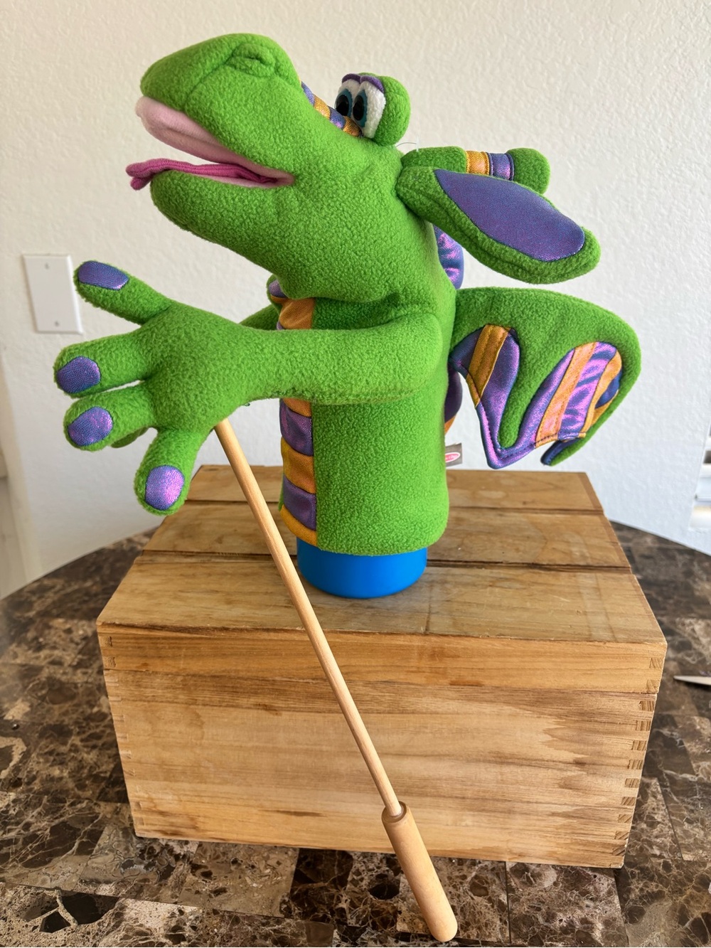 NWOT Melissa & Doug Smoulder Dragon Hand Puppet with Wooden Rod Plush Toy 3908